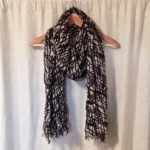 Club Monaco 100% cashmere black and white scarf